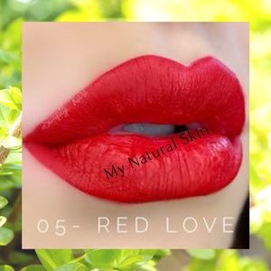 ❤️  FARMASI MATTE LIQUID LIPSTICK  05 Red Love  NWT!!